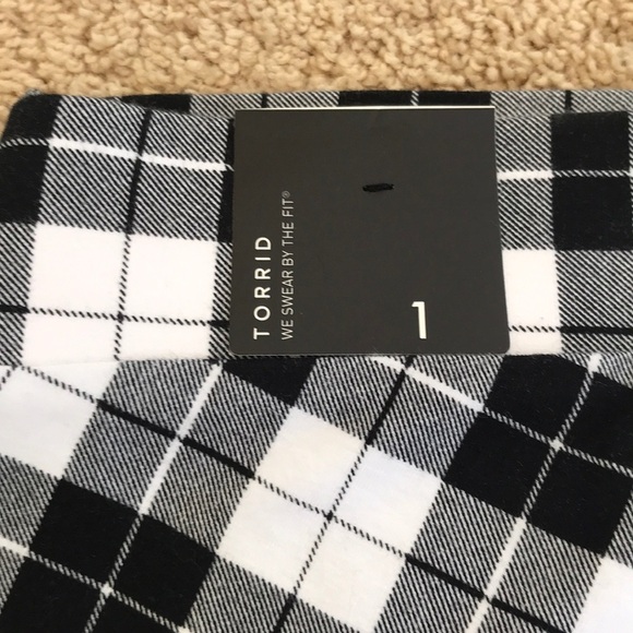 NWT! TORRID size 1X classic black plaid slim fit pants - Picture 6 of 7